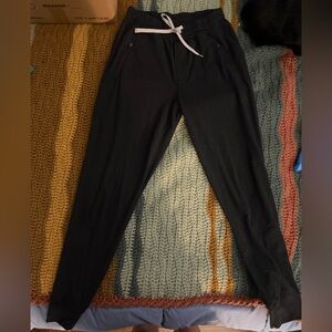 Vuori Men’s Black Joggers Medium